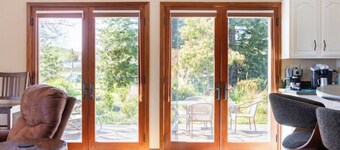 Beaufiul Sonoma house on large property in vineyards with lots of amenities!