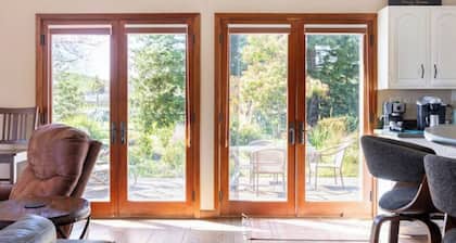 Beaufiul Sonoma house on large property in vineyards with lots of amenities!