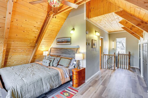 2 Mtn-View Decks + Natural Spring: Durango Retreat