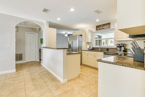 Fridge, microwave, stovetop, dishwasher