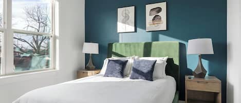 2 bedrooms, desk, iron/ironing board, WiFi
