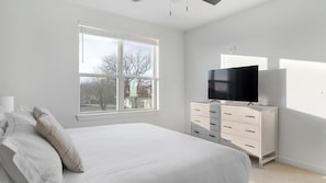 2 bedrooms, desk, iron/ironing board, WiFi