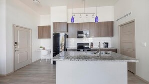 Kühlschrank, Esstisch