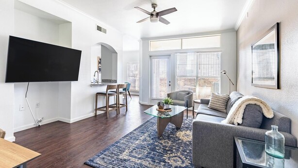 Smart TV - Landing | Spectacular 1BD, Gym (Fort Worth)