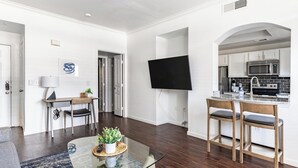 Smart TV - Landing | Spectacular 1BD, Gym (Fort Worth)