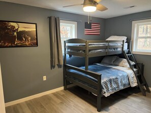3 bedrooms, iron/ironing board, free WiFi, bed sheets