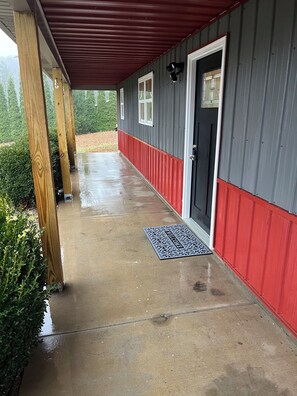 Exterior detail - Charming and private 3-bedroom farmhouse in lovely Evanston with WiFi, AC. (Evanston)