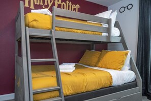 4 habitaciones, tabla de planchar con plancha, wifi y ropa de cama