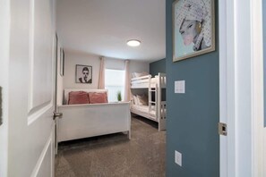 4 bedrooms, iron/ironing board, WiFi, bed sheets