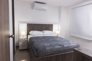 1 bedroom, iron/ironing board, WiFi, bed sheets - Room near cc mall plaza H104 (Cali)