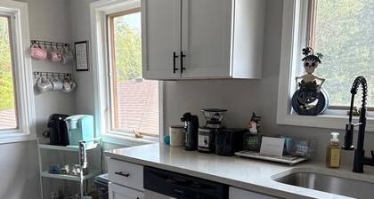 Game On Parma with WiFi, AC and Game Room Family and Pet Friendly