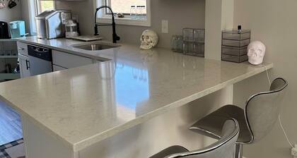 Game On Parma with WiFi, AC and Game Room Family and Pet Friendly