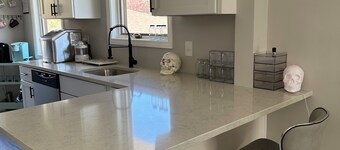 Game On Parma with WiFi, AC and Game Room Family and Pet Friendly