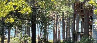 Charming 2-bedroom fishing cabin located near Lake Sam Rayburn 