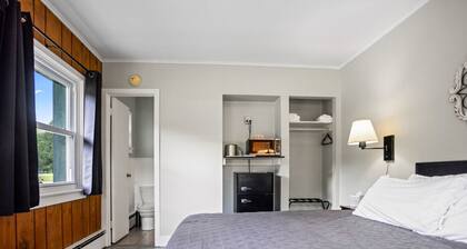 Motel King Suite | Ground Floor | 2 mi to Canyon