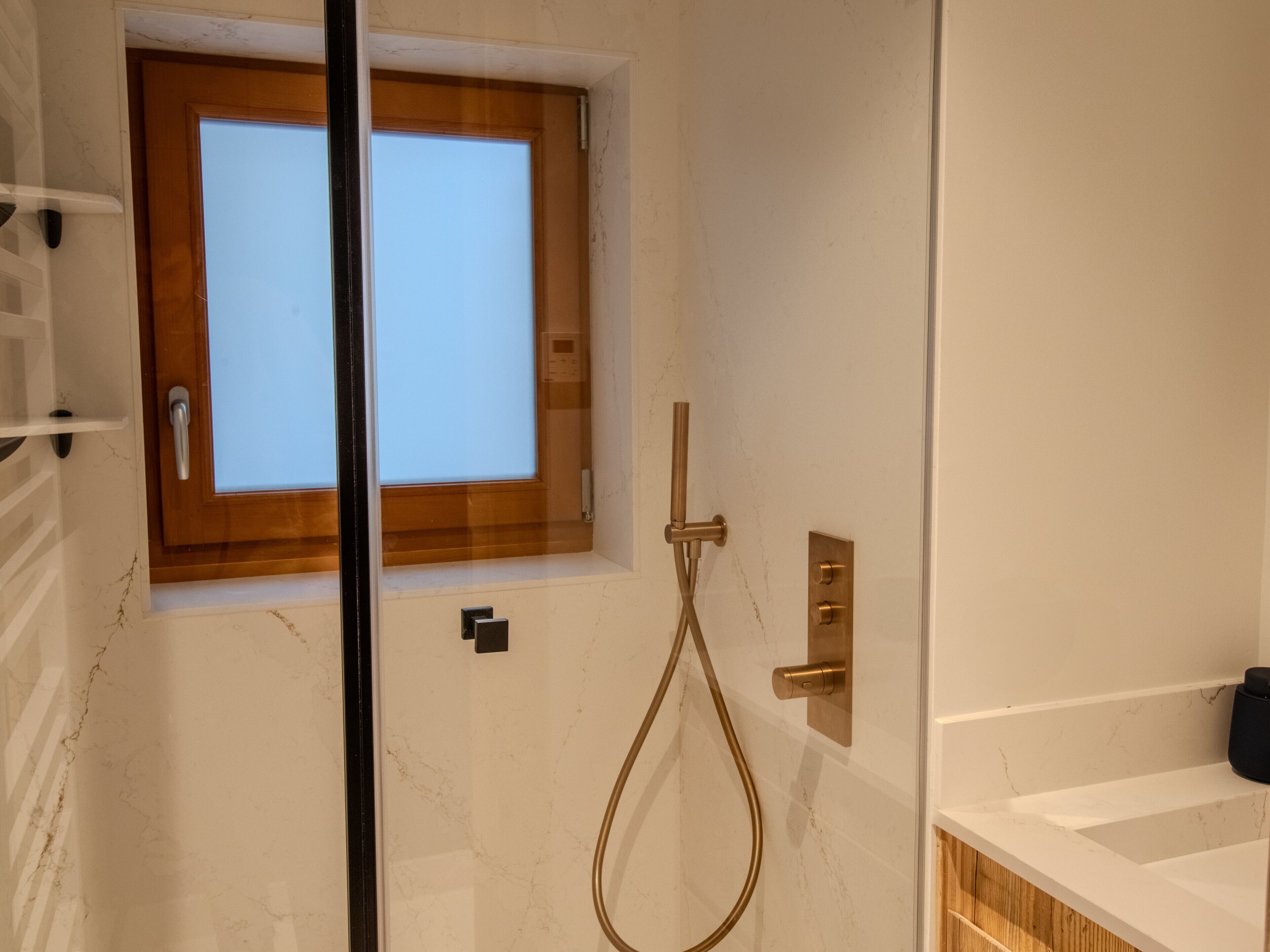 Shower, towels