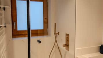 Shower, towels