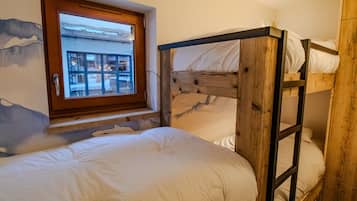 2 bedrooms, WiFi, bed sheets