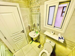 タオル、石鹸、トイレットペーパー