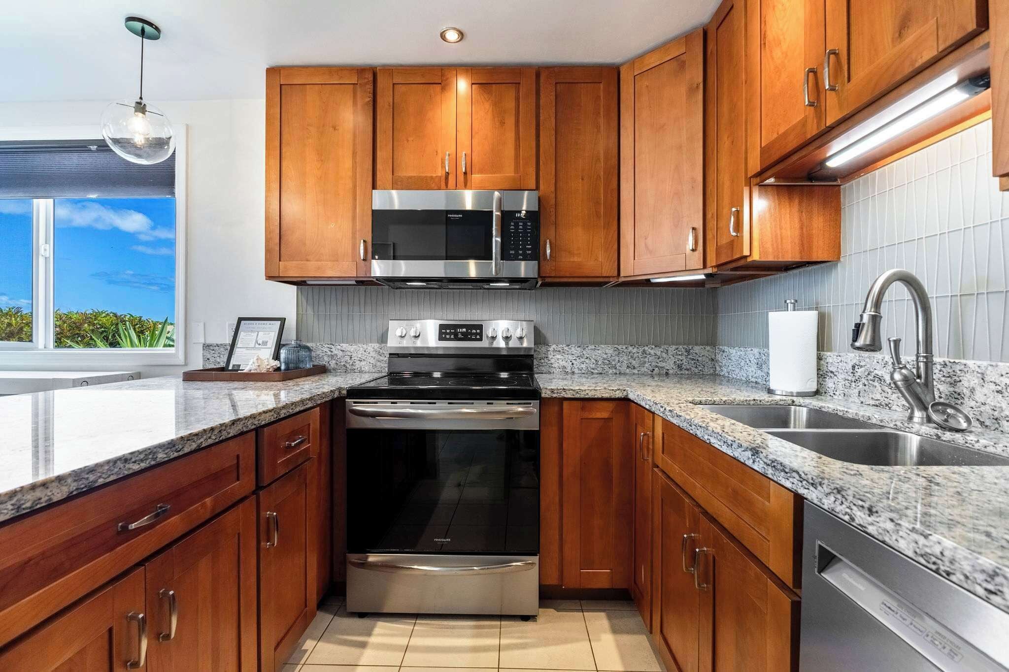 Fridge, microwave, stovetop, dishwasher