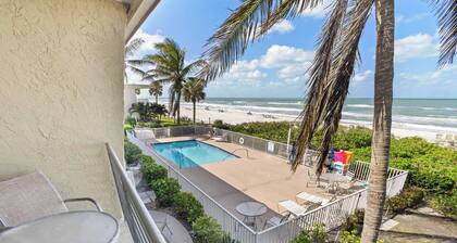 Charming 1-bedroom, beachfront condo in marvelous Longboat Key