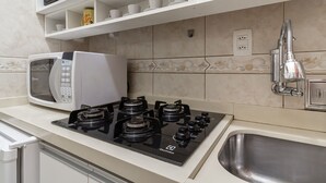 A kitchen with a microwave, stove, and sink. - Studio 5min From Copacabana Beach Mvc901 (Rio de Janeiro)