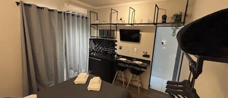 1 chambre, fer et planche à repasser, Wi-Fi gratuit, draps fournis