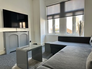 House | Living area | TV - London Dream House - 3 Bedrooms (London)