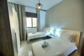 3 bedrooms, iron/ironing board, free WiFi, bed sheets - Luxury & spacious 3 bedroom seafront, balcony YHAI1-1 (Sliema)