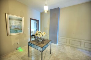 Interior - Luxury & spacious 3 bedroom seafront, balcony YHAI1-1 (Sliema)