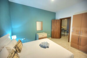 3 chambres, fer et planche à repasser, Wi-Fi gratuit, draps fournis