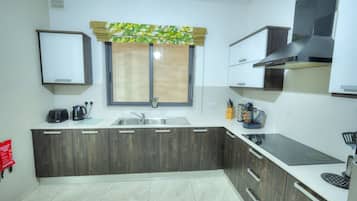 Refrigerador, microondas, horno y lavavajillas