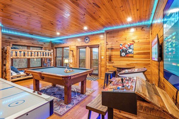 Game room - Christmas Available! Mountain Views! 3 King Suites! Hot Tub+Game Rm+Theater Rm! (Gatlinburg)