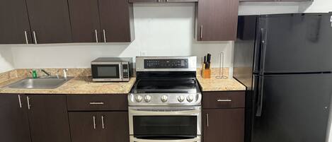 Cookware/dishes/utensils