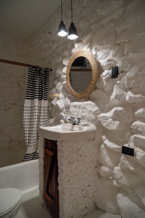 Double Room | Bathroom