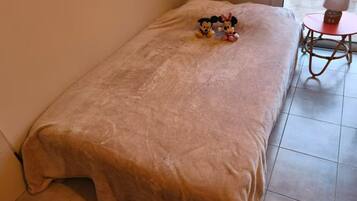 1 chambre, fer et planche à repasser, Wi-Fi gratuit, draps fournis