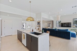 Interior - Phoenix Vista / Mountain Views, Pool & Fire Pit (Phoenix)