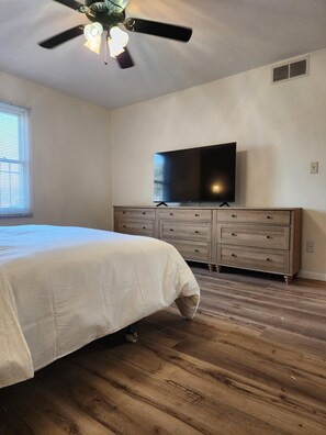 3 bedrooms, desk, iron/ironing board, travel cot