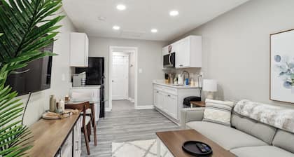 Stylish 1 BD 1 BA Duplex Near Arundel Mills Mall, Live Casino, FT Meade!