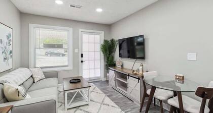 Farmhouse 1BD 1BA, Central Loc!