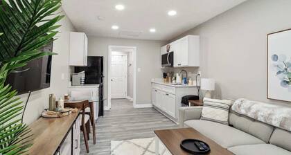 Farmhouse 1BD 1BA, Central Loc!