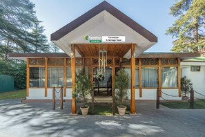 Exterior - Treebo Premium Torrentium - A Heritage Hotel (Shimla)