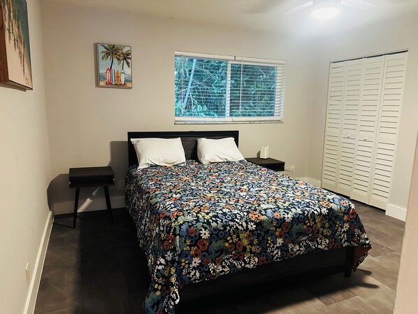 1 chambre, fer et planche à repasser, accès au Wi-Fi (inclus)