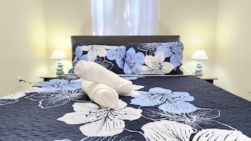 5 bedrooms, desk, iron/ironing board, travel cot