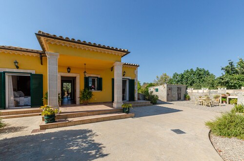 Town Center Villa in Buger