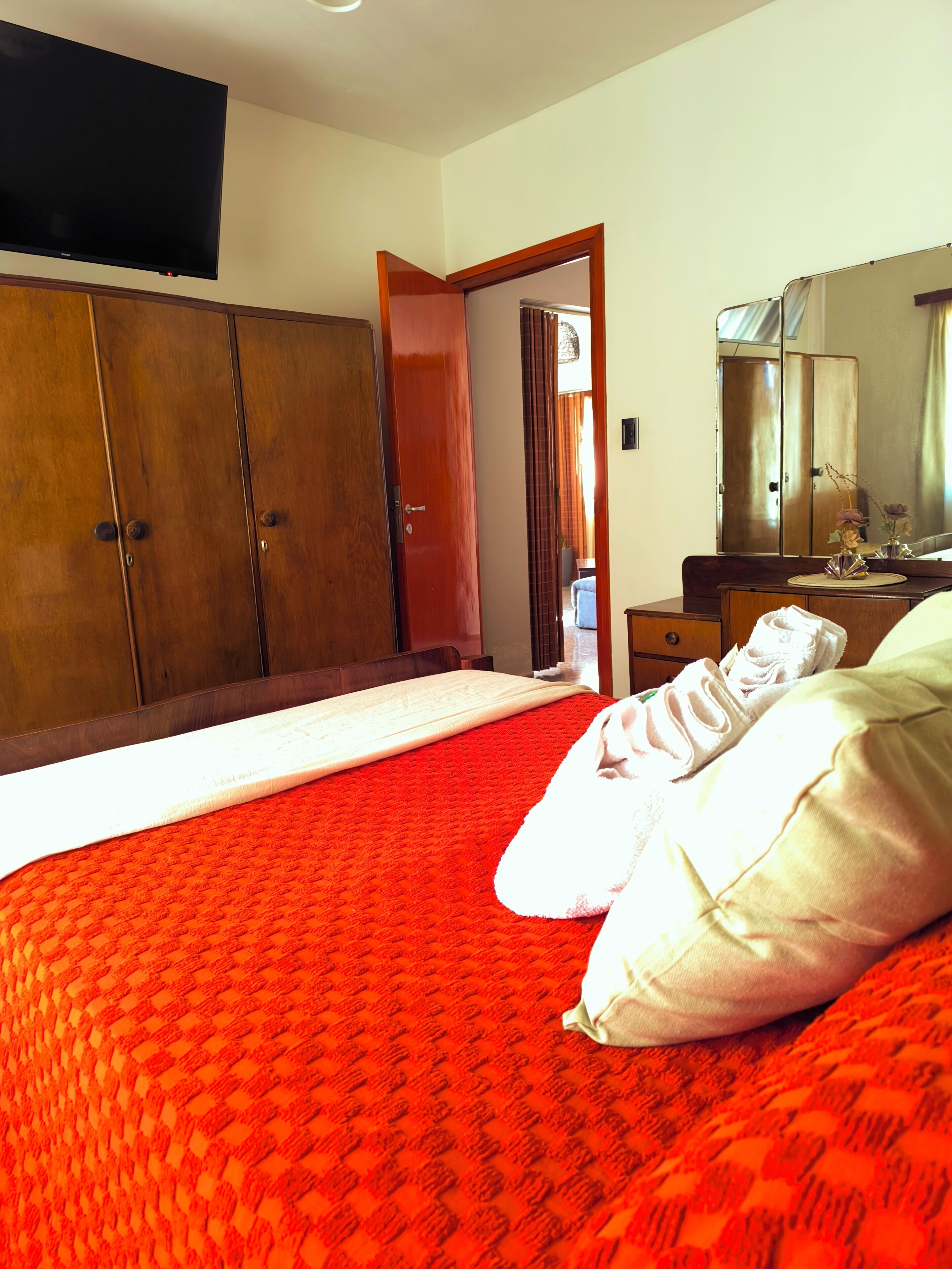 2 chambres, fer et planche à repasser, Wi-Fi, draps fournis