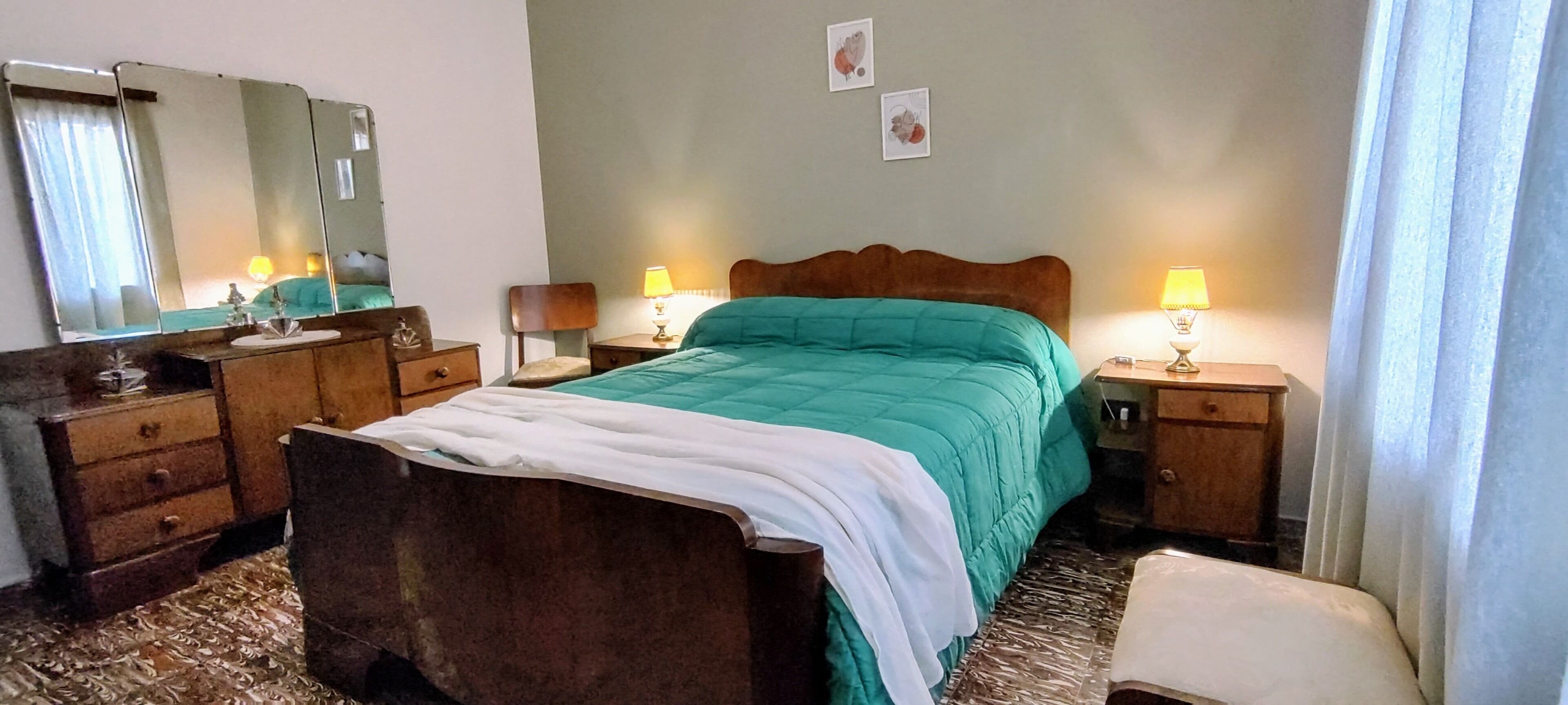 2 habitaciones, tabla de planchar con plancha y cuna de viaje 