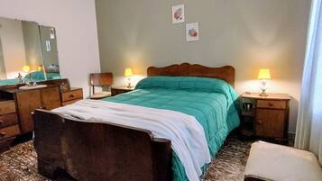 2 habitaciones, tabla de planchar con plancha y cuna de viaje