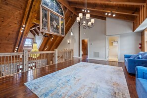 Interior - Charming 5-bedroom farmhouse in delightful Leesburg, sauna, jacuzzi, fire pit. (Leesburg)