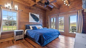 4 bedrooms, iron/ironing board, WiFi, bed sheets